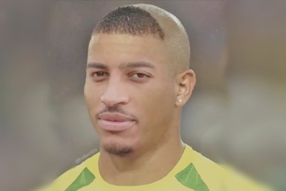 Zum Verwechseln ähnlich – oder? VfB-Star Jamie Leweling (25) als "R9".