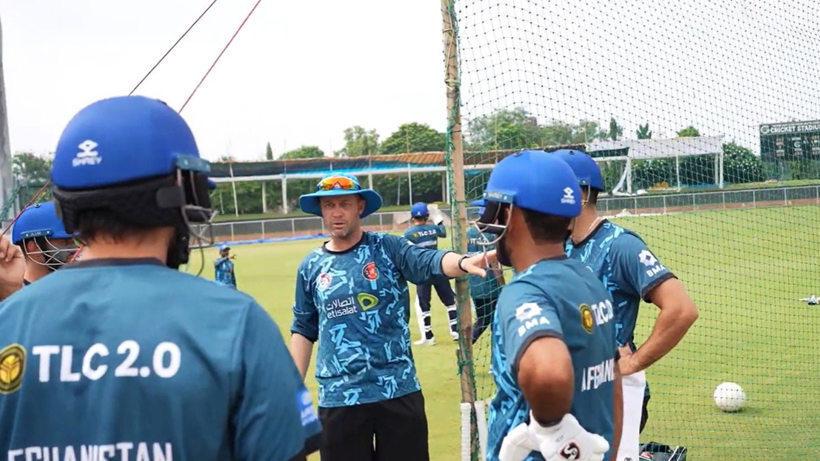 Jonathan Trott and Richard Dawson are believed to be the leading candidates to take over as England men's Test head coach.