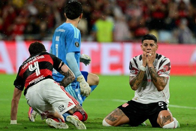 Rojo se lamenta após perder gol inacreditável contra o Flamengo -  (crédito:  Pablo Porciuncula/AFP)