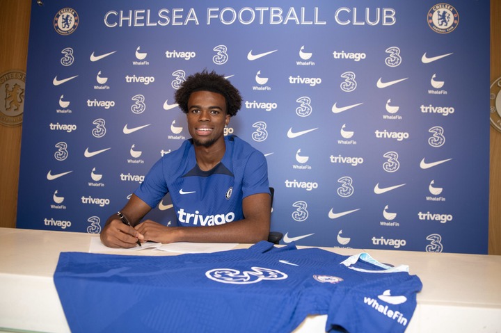 editorial/news/2022/08/04/Chukwuemeka_signing_3