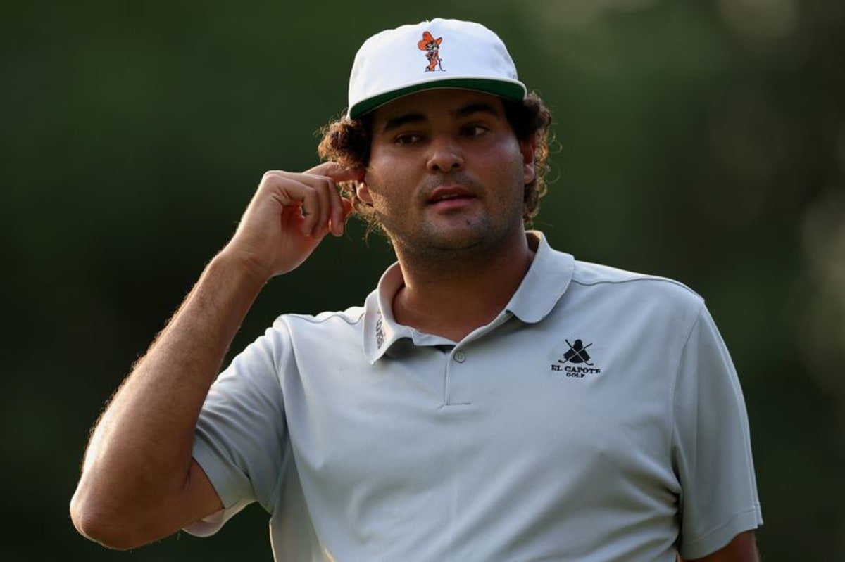 Eugenio Chacarra looks on