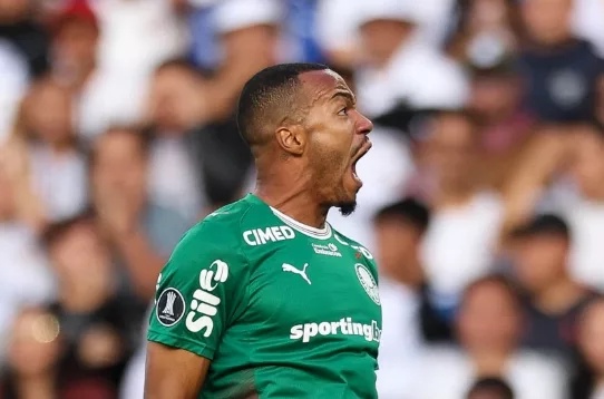 O jogador Marlon Freitas, da SE Palmeiras, comemora seu gol contra a equipe da Liga Desportiva Universitaria, durante partida válida pelas quartas de final, volta, da Conmebol Libertadores, no Estádio Rodrigo Paz Delgado. (Foto: Cesar Greco/Palmeiras/by Canon)