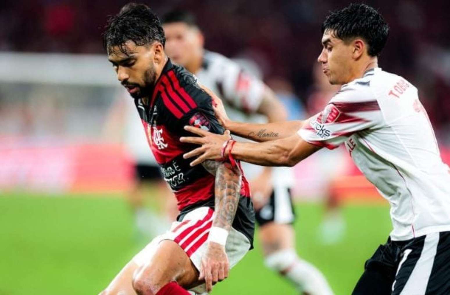 Leonardo Jardim vê o Flamengo jogar mal e cair da libertadores na semifinal. Porém, sem perder um jogo sequer no tempo normal.