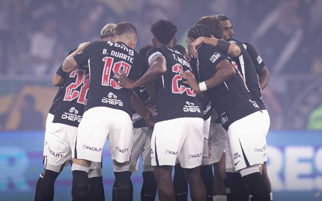 Thiago Mendes, capitão do Vasco, busca explicações para eliminação