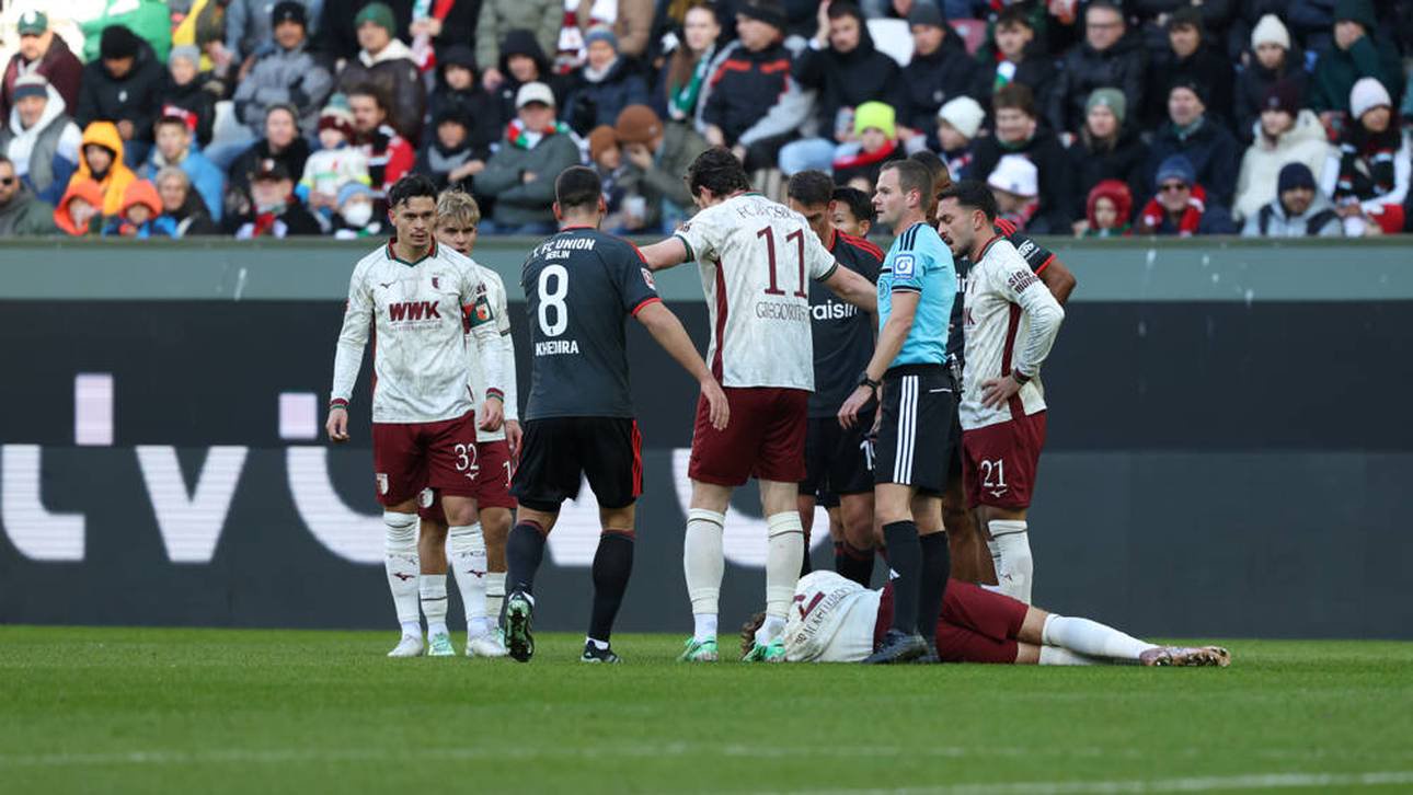 Heftiger Zusammenprall in Augsburg sorgt für Spielunterbrechung