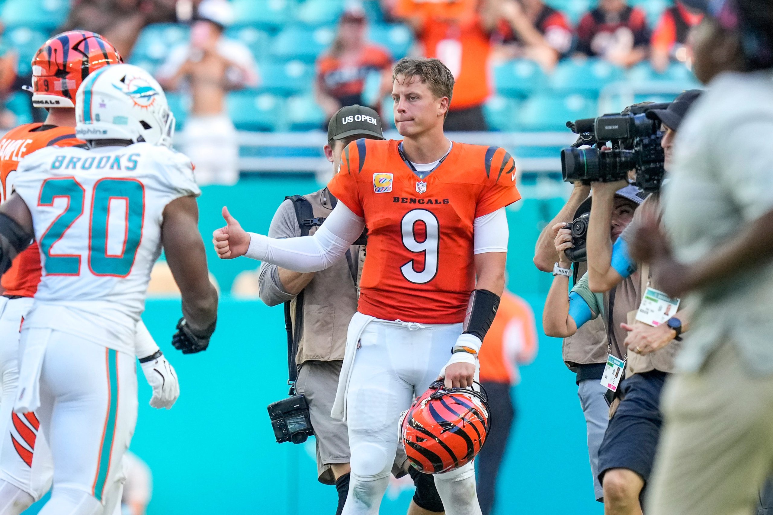 Cincinnati Bengals quarterback Joe Burrow (9) gives a thumbs up after the fourth quarter of the NFL Week 5 game between the