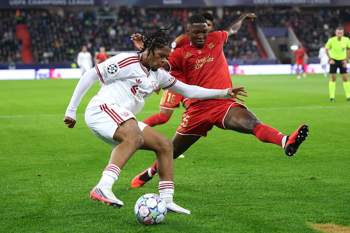 LINZ, AUSTRIA - OCTOBER 14: Rio Ngumoha of Liverpool is challenged by Yvan Dibango of LASK during the UEFA Champions League 2026/27 League Phase MD2 match between LASK and Liverpool FC at Oberösterreich Arena on October 14, 2026 in Linz, Austria. (Photo by Alexander Hassenstein/Getty Images)