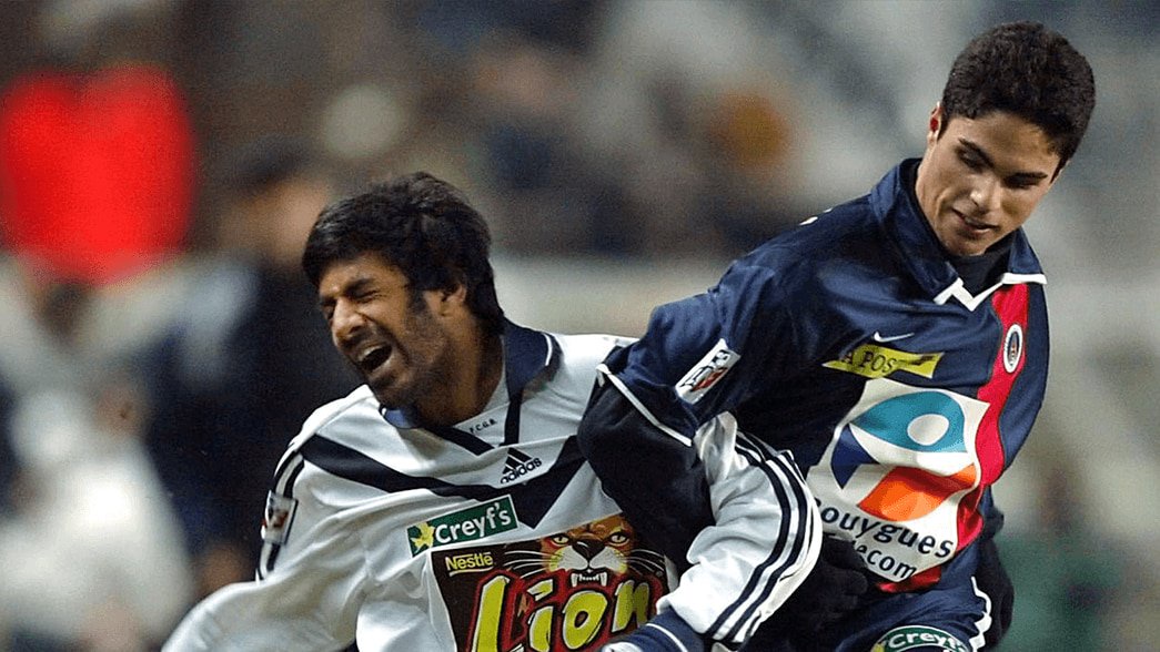 Mikel Arteta playing for PSG in 2002