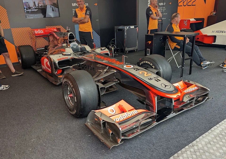 2012 McLaren MP4-27 Formula 1 car