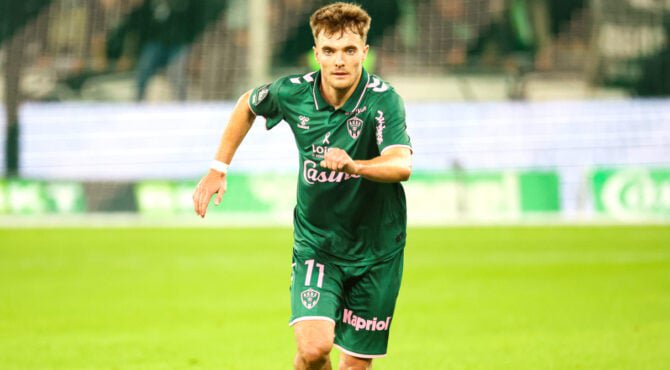 Saint-Étienne : après quatre entraîneurs, Ben Old découvre une exigence inédite