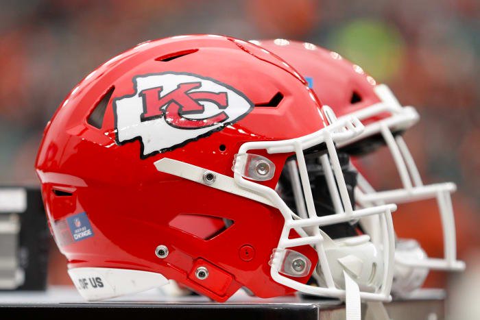 CINCINNATI, OH - JANUARY 02: A Kansas City Chiefs helmet sits before the game against the Kansas City Chiefs and the Cincinnati Bengals on January 2, 2022, at Paul Brown Stadium in Cincinnati, OH. (Photo by Ian Johnson/Icon Sportswire via Getty Images)