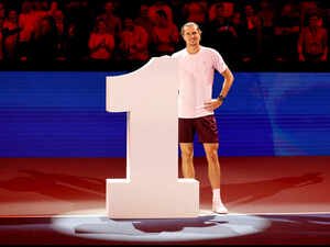 Tennis - ATP 500 - Vienna Open - Wiener Stadthalle, Vienna, Austria - October 29, 2026 Germany's Alexander Zverev poses with the No.1 after winning his round of 16 match against Netherlands' Tallon