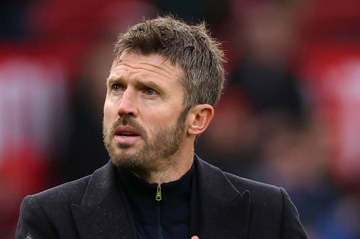 MANCHESTER, ENGLAND - OCTOBER 25: Michael Carrick, Manager of Manchester United, acknowledges the fans after the Premier League 2026/27 match between Manchester United and AFC Bournemouth at Old Trafford on October 25, 2026 in Manchester, England. (Photo by Dan Istitene/Getty Images)