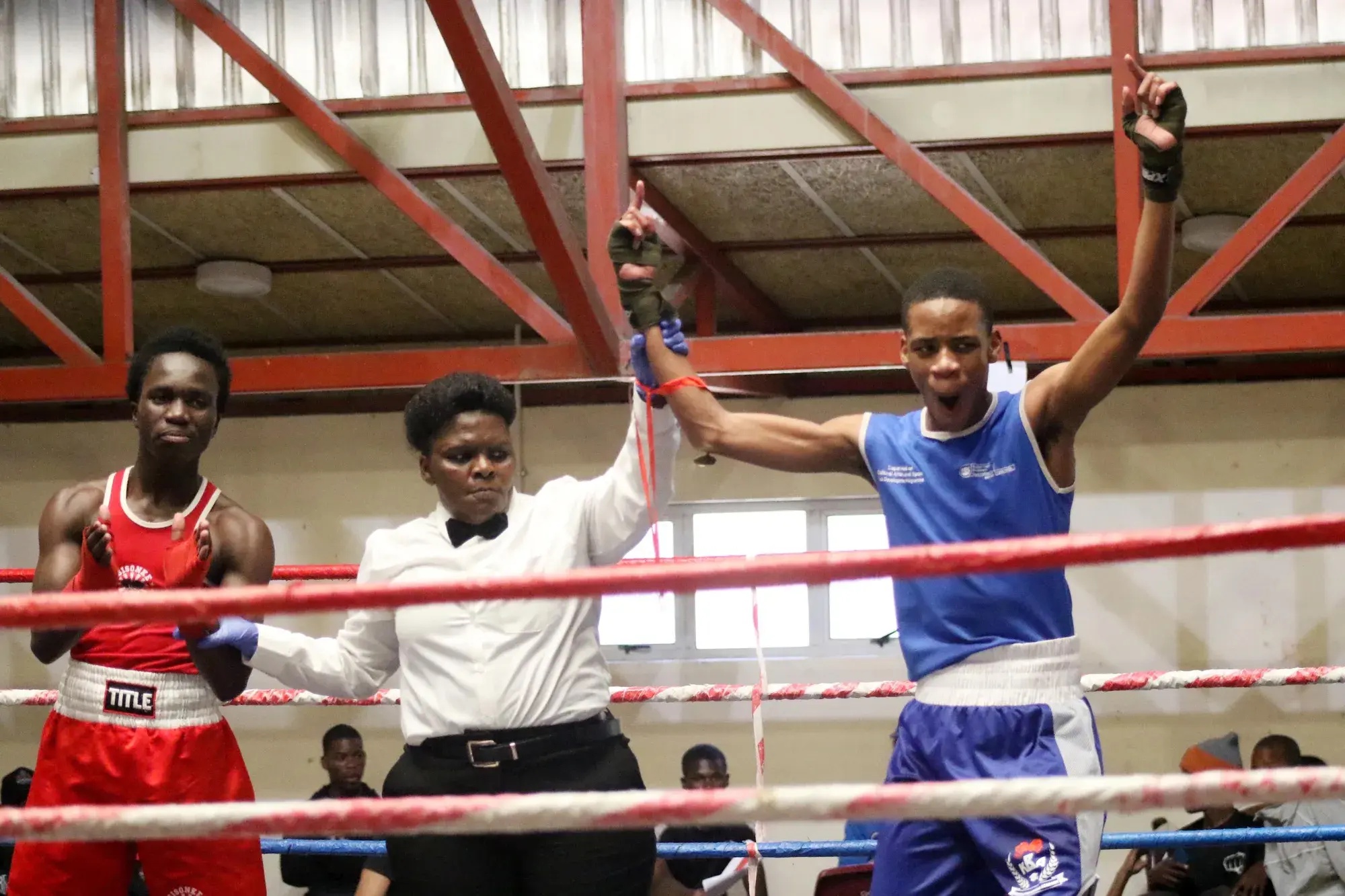 Likhona Hlaleleni gets his hands raised.