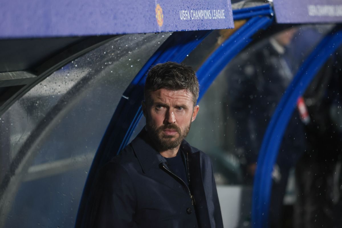 COMO, ITALY - OCTOBER 21: Coach Michael Carrick of Manchester United FC during the UEFA Champions League 2026/27 League Phase MD3 match between Como 1907 and Manchester United at Giuseppe Sinigaglia on October 21, 2026 in Como, Italy. (Photo by Nderim Kaceli/BSR Agency/Getty Images)