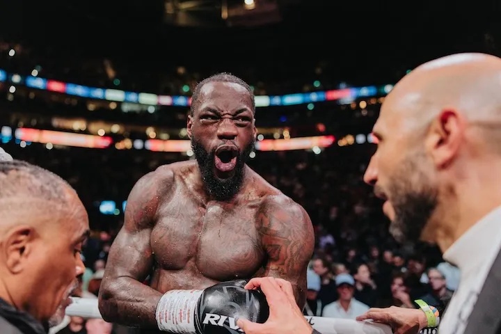 Deontay Wilder won a split decision and sent Derek Chisora off into retirement in their heavyweight battle Saturday at London's 02 Arena. (April 4, 2026)