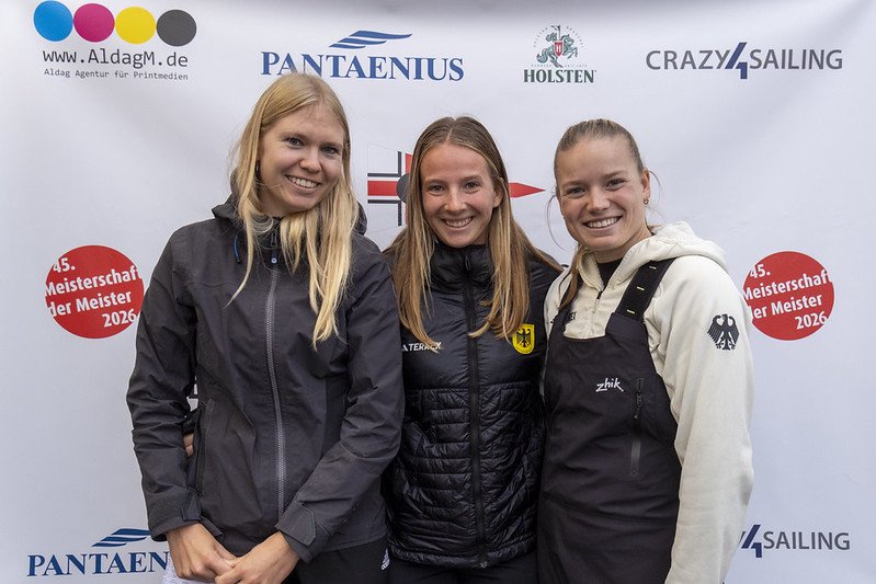 Die 49er-Olympiaseglerinnen Marla Bergmann, Hanna Wille mt Svea Wrede bei der 45. Meisterschaft der Meister 2026