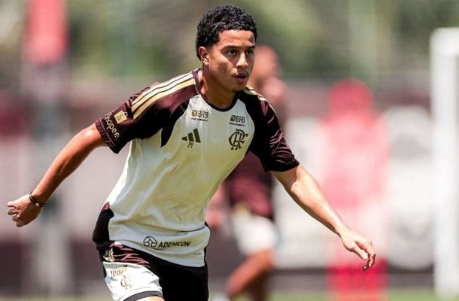 Valencia só entrou em uma partida desde que chegou ao Flamengo –