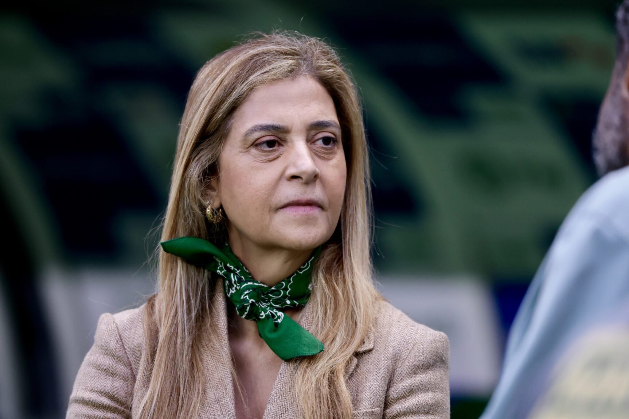 Palmeiras suspende conselheiro por nove meses após embate com Leila