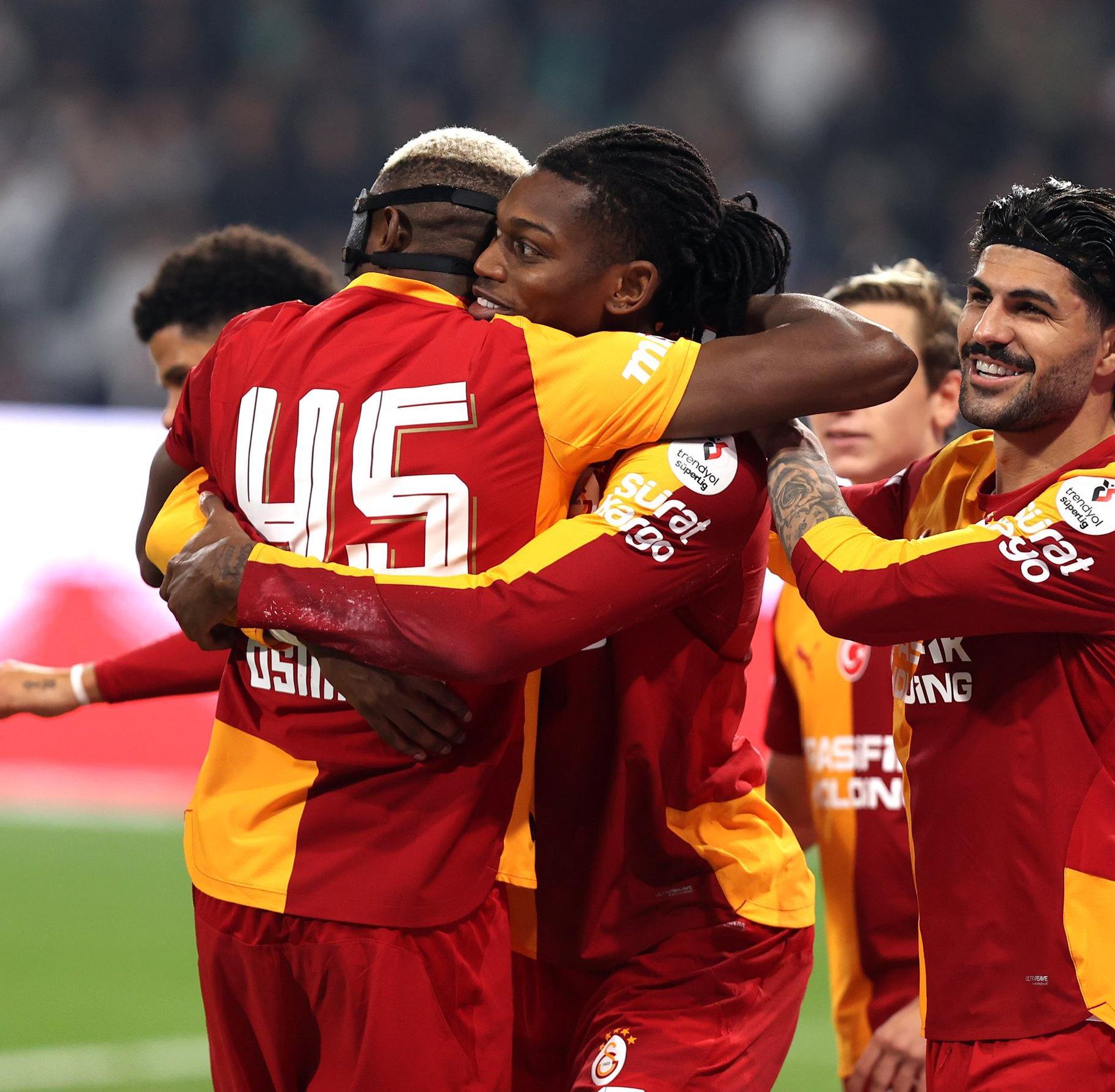 Leão Praises Osimhen for Unselfish Gesture After Galatasaray Victory