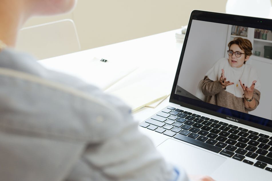 So geht's: Online Produkt auswählen, medizinischen Fragebogen ausfüllen und Anfrage prüfen lassen.