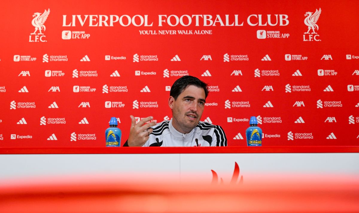 Andoni Iraola during a Liverpool press conference.