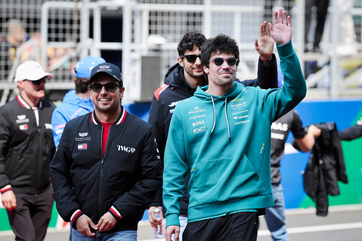 Lance Stroll and Sergio Perez smile and wave at the fans at the Chinese GP — Photo: © IMAGO