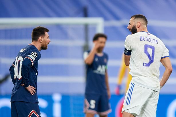 MADRID, SPAIN - MARCH 09: Karim Benzema of Real Madrid celebrates after scoring his team's second goal during the UEFA Champions League Round Of Sixteen Leg Two match between Real Madrid and Paris Saint-Germain at Estadio Santiago Bernabeu on March 09, 2022 in Madrid, Spain.