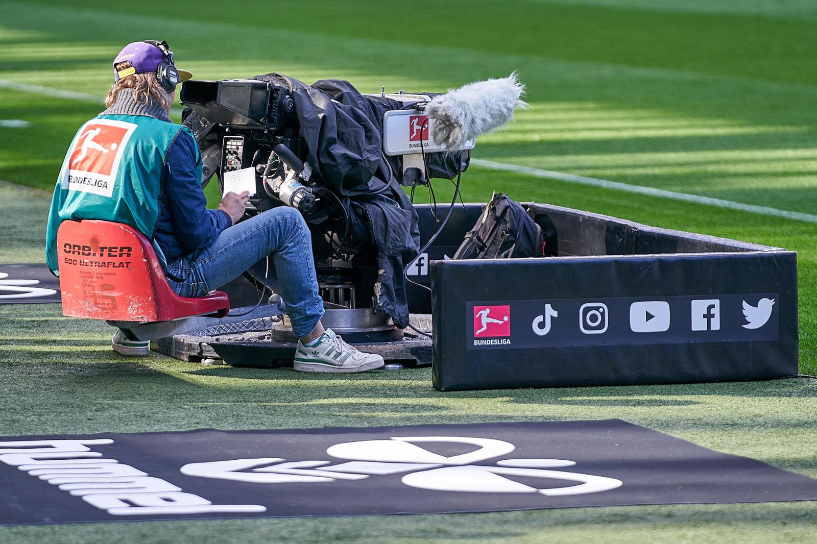 Werder Bremen live im TV und Livestream gegen den BVB in Dortmund: Wo läuft das DFB-Pokal-Spiel, wer ist Kommentator? Alles zur TV-Übertragung!