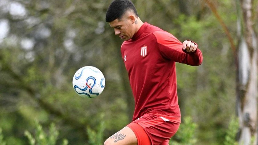 Marcos Rojo em treino pelo Estudiantes