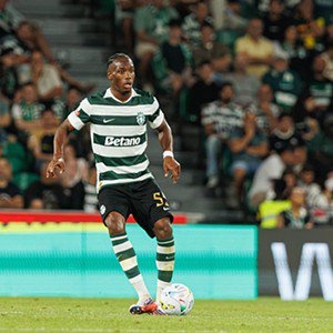 Ibrahima Ba deve ser uma das grandes surpresas no centro da defesa  - Foto: IMAGO