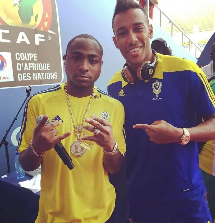 Popular Foreign Footballers Davido Been Spotted Hanging With Outside Nigeria (Photos)