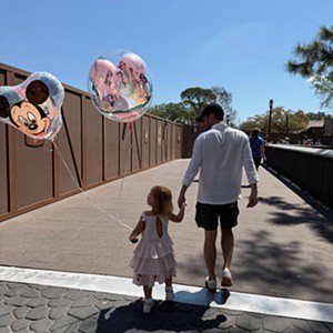 Bernardo Silva e a filha Carlota (Foto: Inês Degener Tomaz/Instagram)