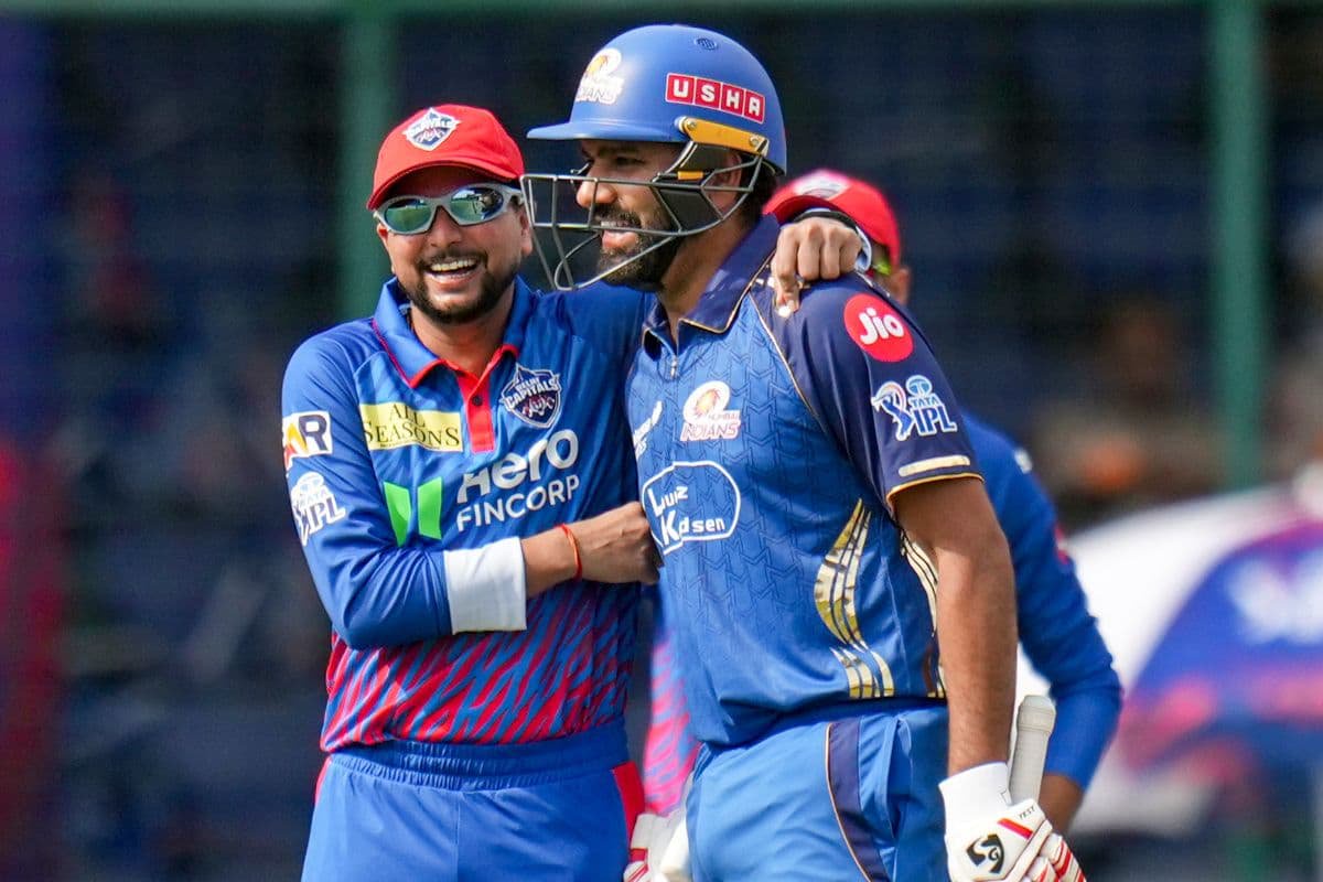 रिव्यू फेल होने के बाद कुलदीप यादव और रोहित शर्मा.