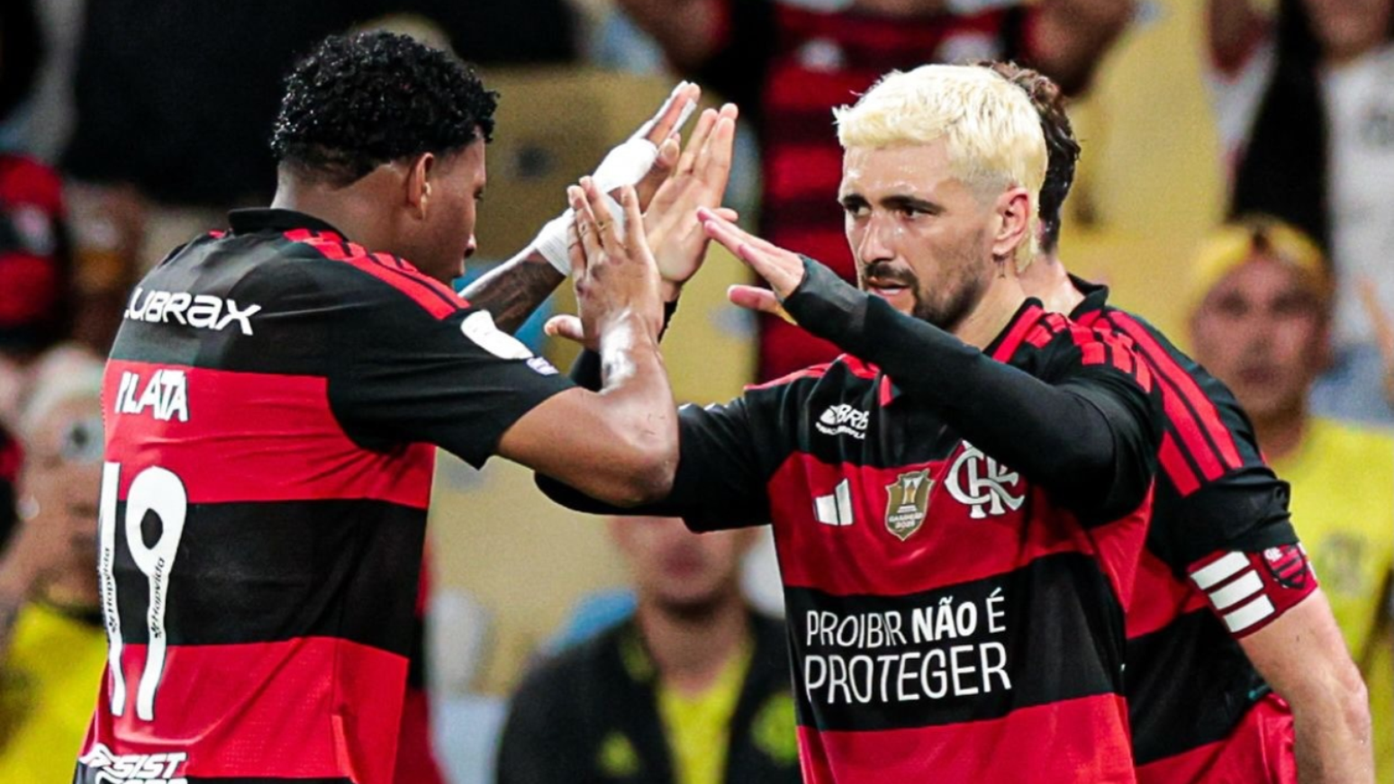 Jogadores do Flamengo comemorando 