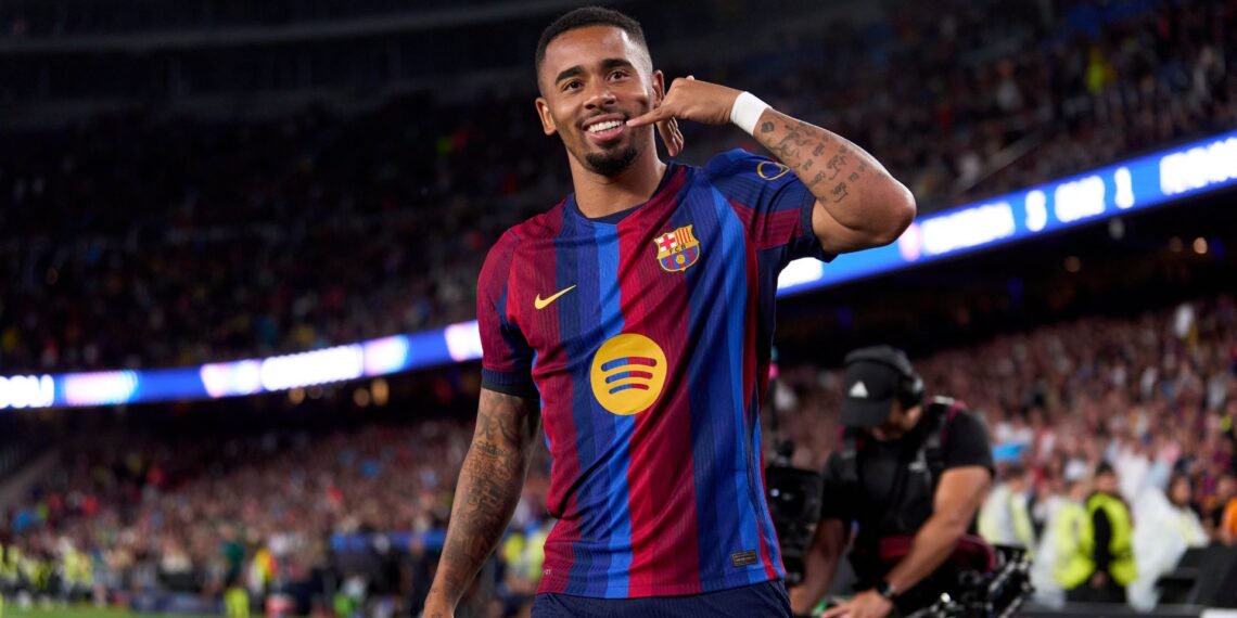 Gabriel Jesus comemora primeiro gol pelo Barcelona