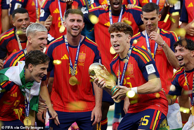 Munoz made his Spain debut in March of this year and was part of the squad that lifted the World Cup four months later