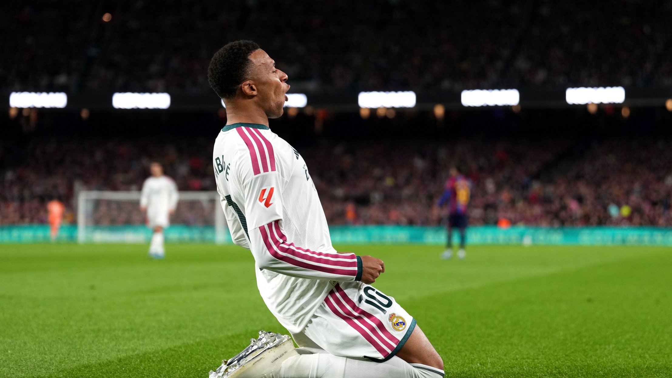 An achievement from the age of legends: Mbappé surpasses Raúl and continues to humiliate Barcelona