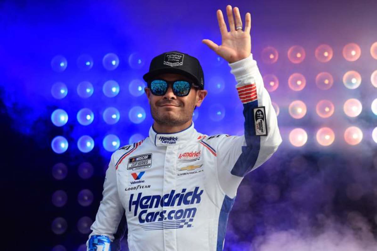 ATLANTA, GA – JULY 12: Kyle Larson 5 Hendrick Motorsports HendrickCars.com Chevrolet waves to the crowd during driver introductions prior to the running of the NASCAR, Motorsport, USA Cup Series Quaker State 400 on July 12, 2026 at EchoPark Speedway in Hampton, GA. Photo by Jeff Robinson/Icon Sportswire AUTO: JUL 12 NASCAR Cup Series Quaker State 400 EDITORIAL USE ONLY Icon26071212642400 ©IMAGO/Icon Sportswire
