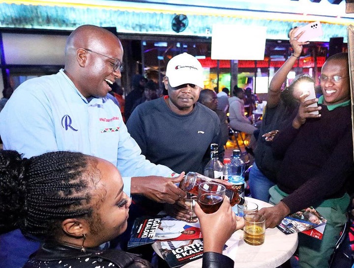 Igathe Distributes His Manifesto To Revellers In A Nairobi Club Photos Chezaspin