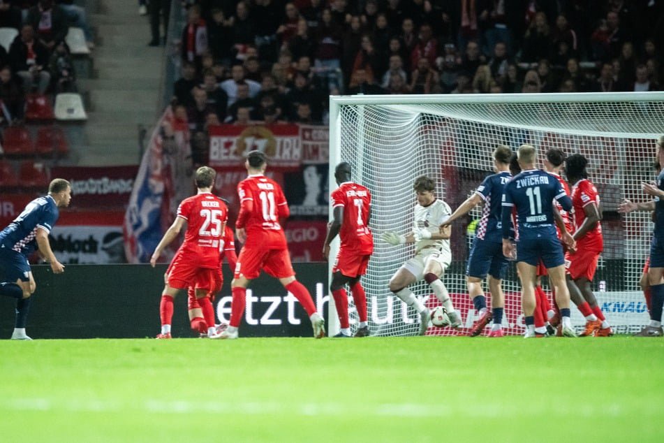 Am Freitagabend trafen der FSV Zwickau und Rot-Weiß Erfurt aufeinander.