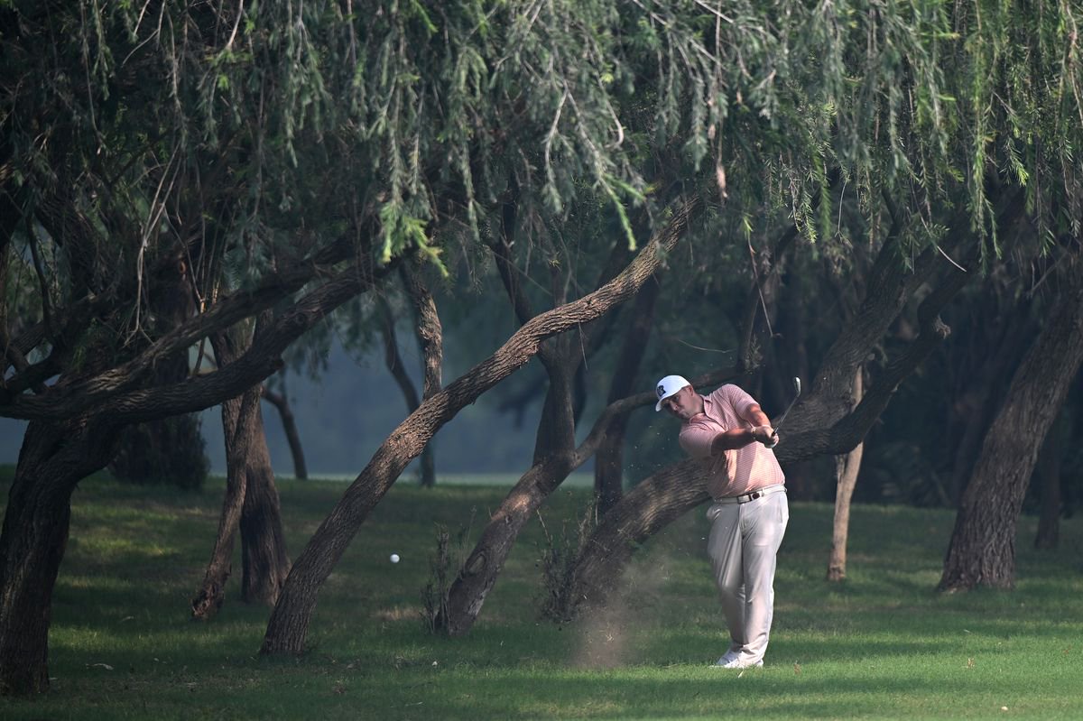 The course's fairways are narrow and surrounded by plenty of greenery. It's wise to hit the target!