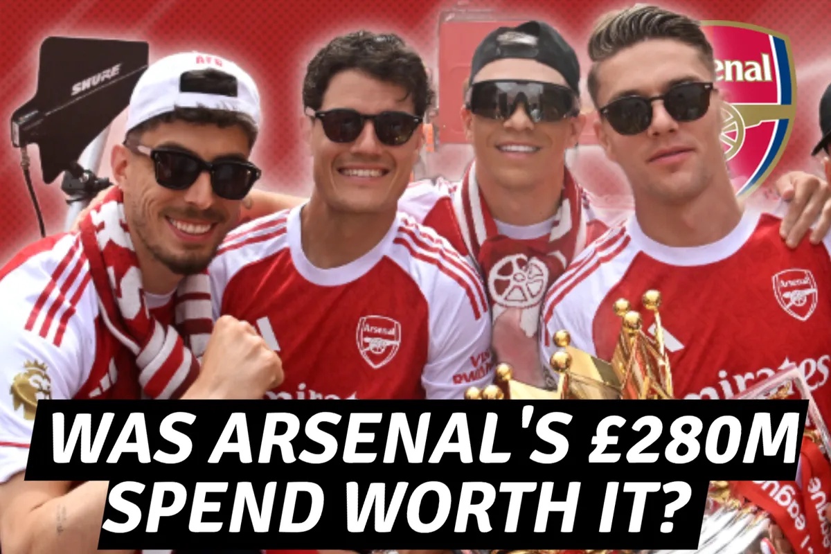 Arsenal squad celebrates Premier League title