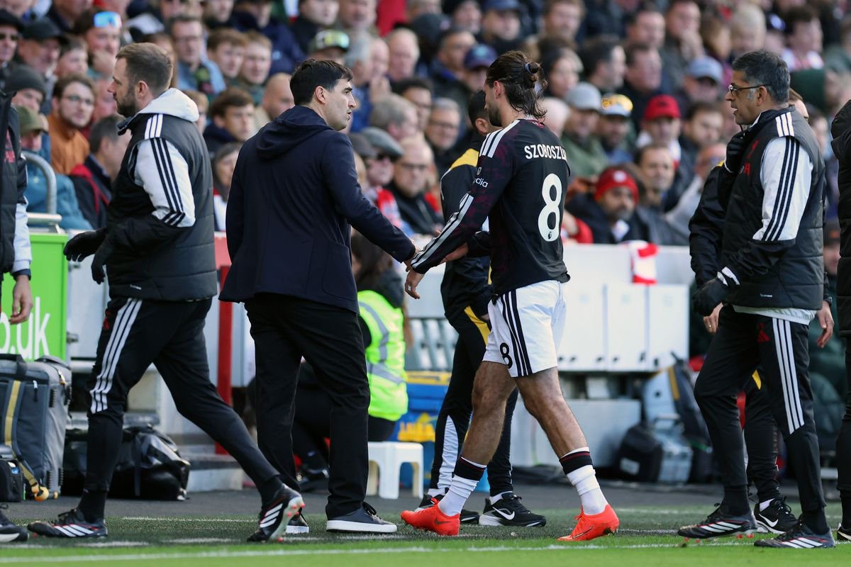 Andoni Iraola watches as Dominik Szoboszlai leaves the pitch against Brentford.