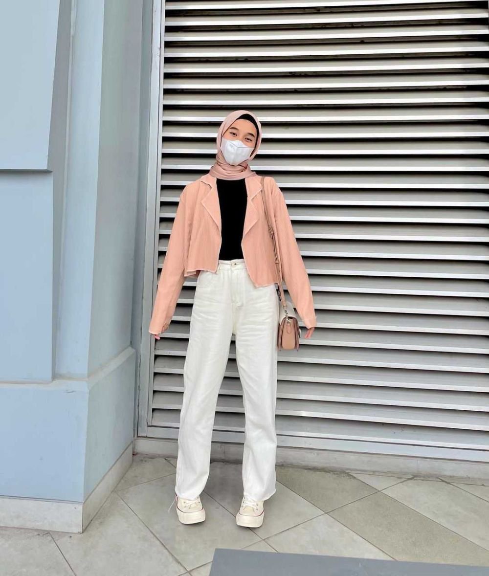 12 Inspirasi OOTD dengan Celana Putih, Solusi Tampil Eksis – porostimur.com