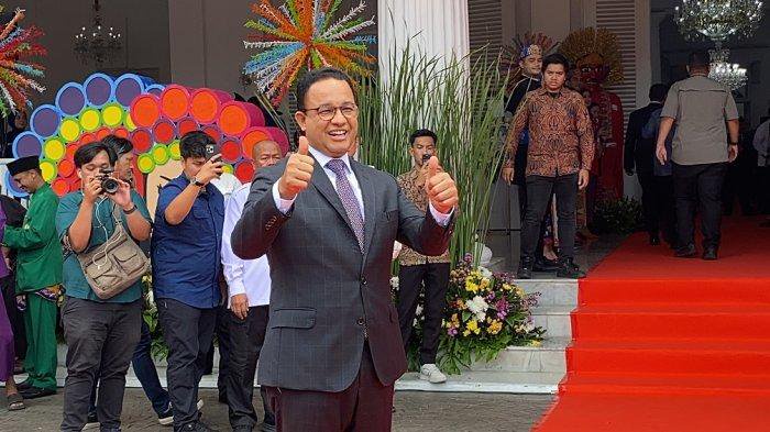 Anies Baswedan Hadiri Sertijab Pramono-Rano di Balai Kota Jakarta, Warga Histeris dan Berebut Selfie