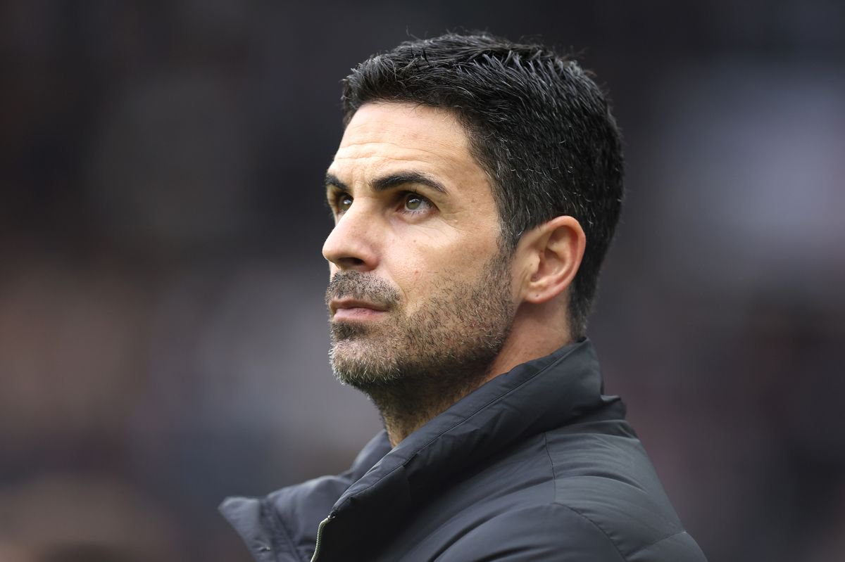Mikel Arteta, Manager of Arsenal, looks on prior to the Premier League match between Newcastle United FC and Arsenal FC at St James' Park on November 02, 2024 in Newcastle upon Tyne, England. 