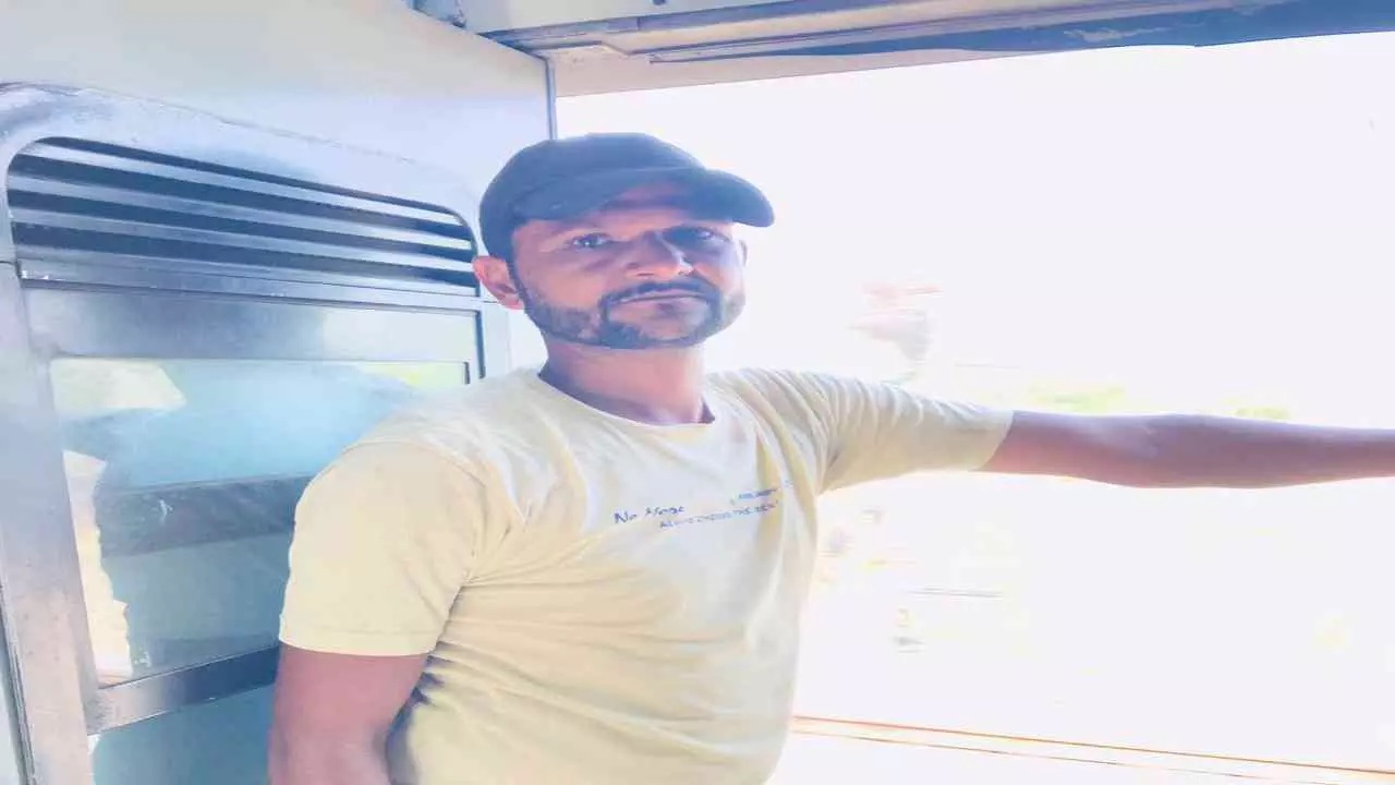Bulandshahr: इज्जत पर हाथ डाला तो हथौड़े से पीट पीटकर कर दी भांजे की हत्या! मामी गिरफ्तार