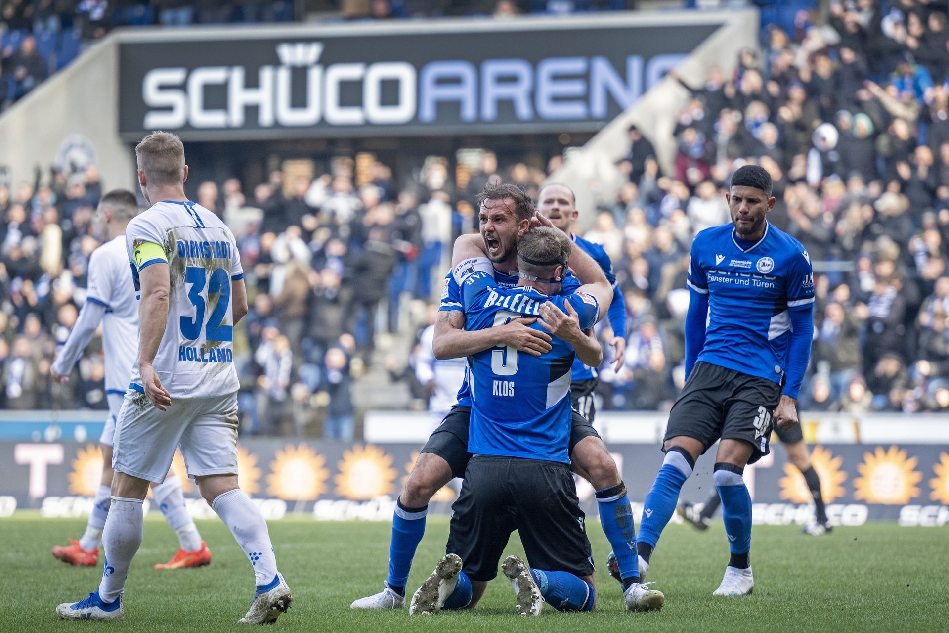 Karlsruhe defeats Darmstadt 4-0 to leave relegation zone