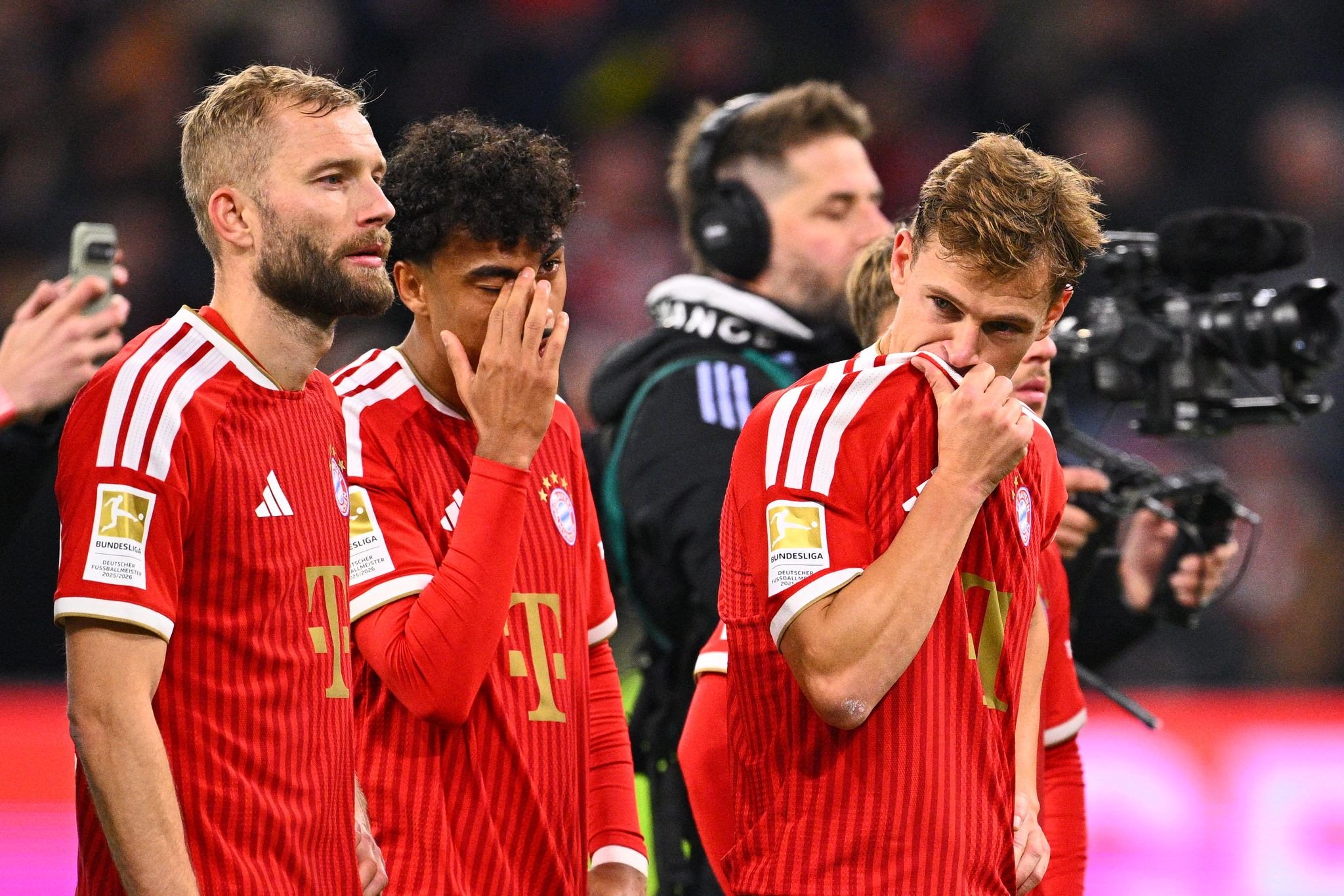 Die Bayern-Stars Konrad Laimer, Nathaniel Brown und Joshua Kimmich (v.l.)